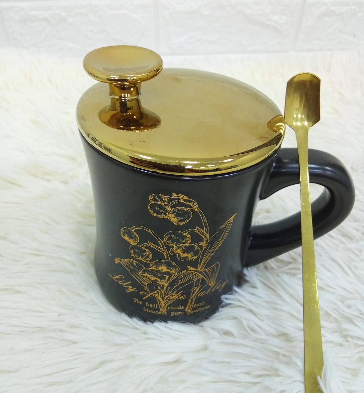 أدوات زجاجية للتقديم والاستخدام اليومي