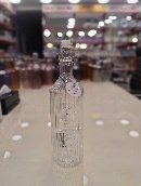 زجاجه مياه شفافه