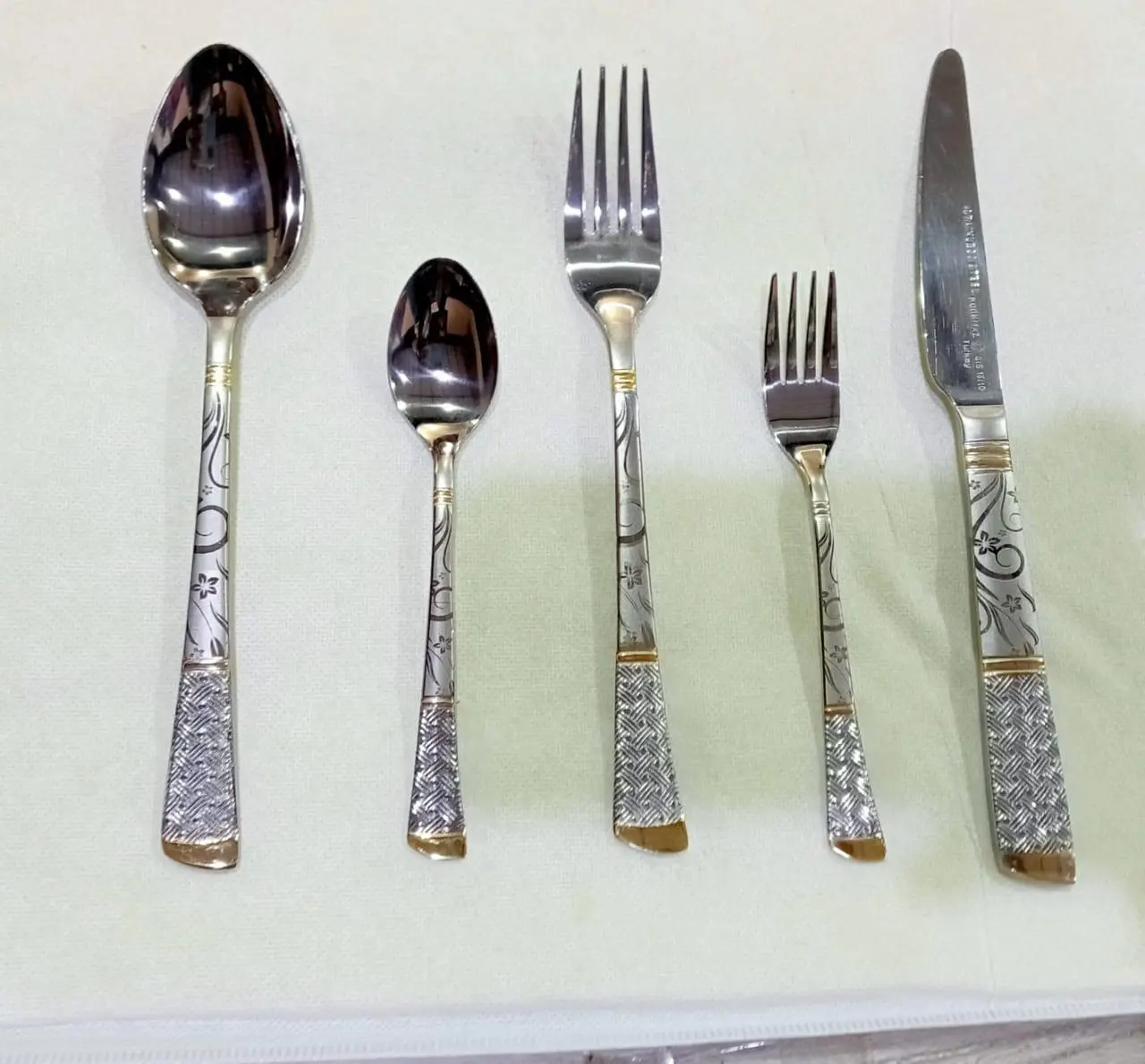 household-items-043 شنطه معالق 86 قطعه شنطه جلد